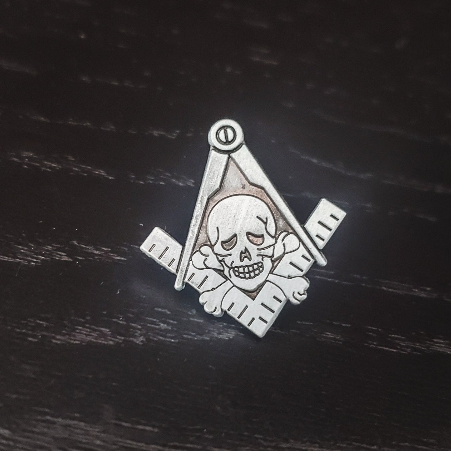Memento Mori Masonic Skull Lapel Pin Antique Silver Masonic Pin