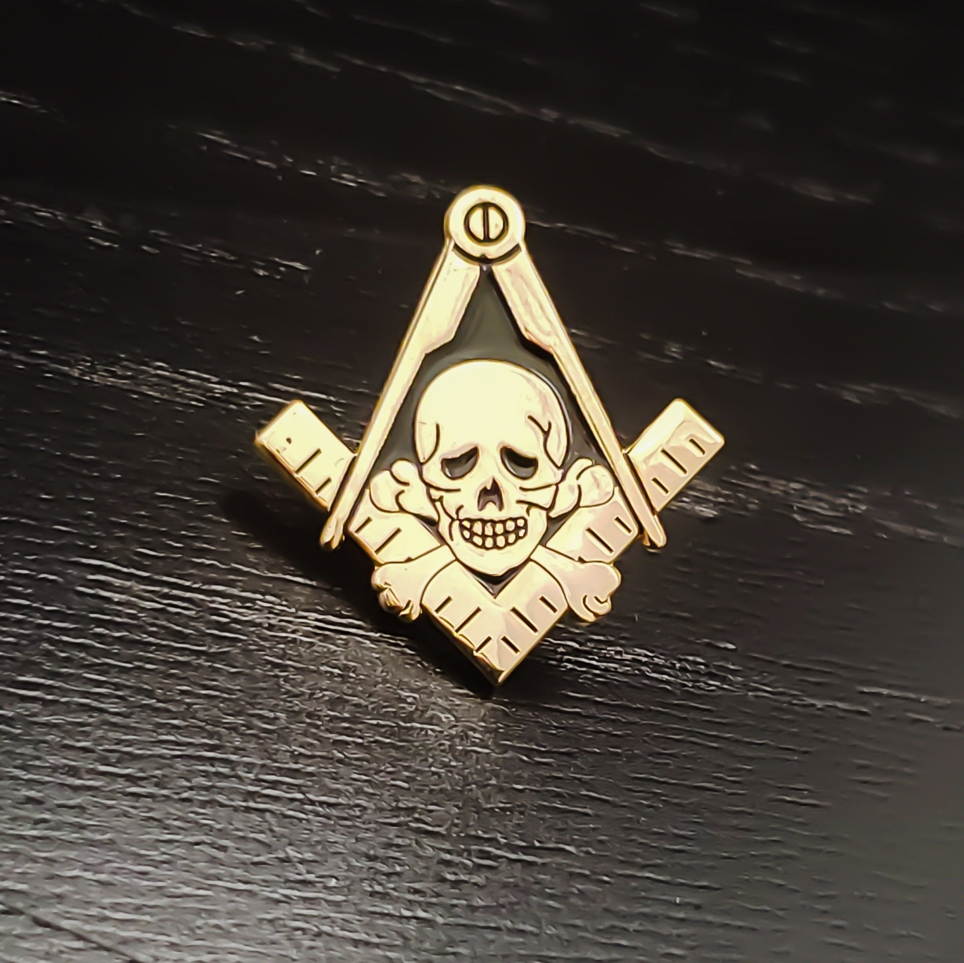 Widow's Son Skull Square And Compass Masonic Lapel Pin