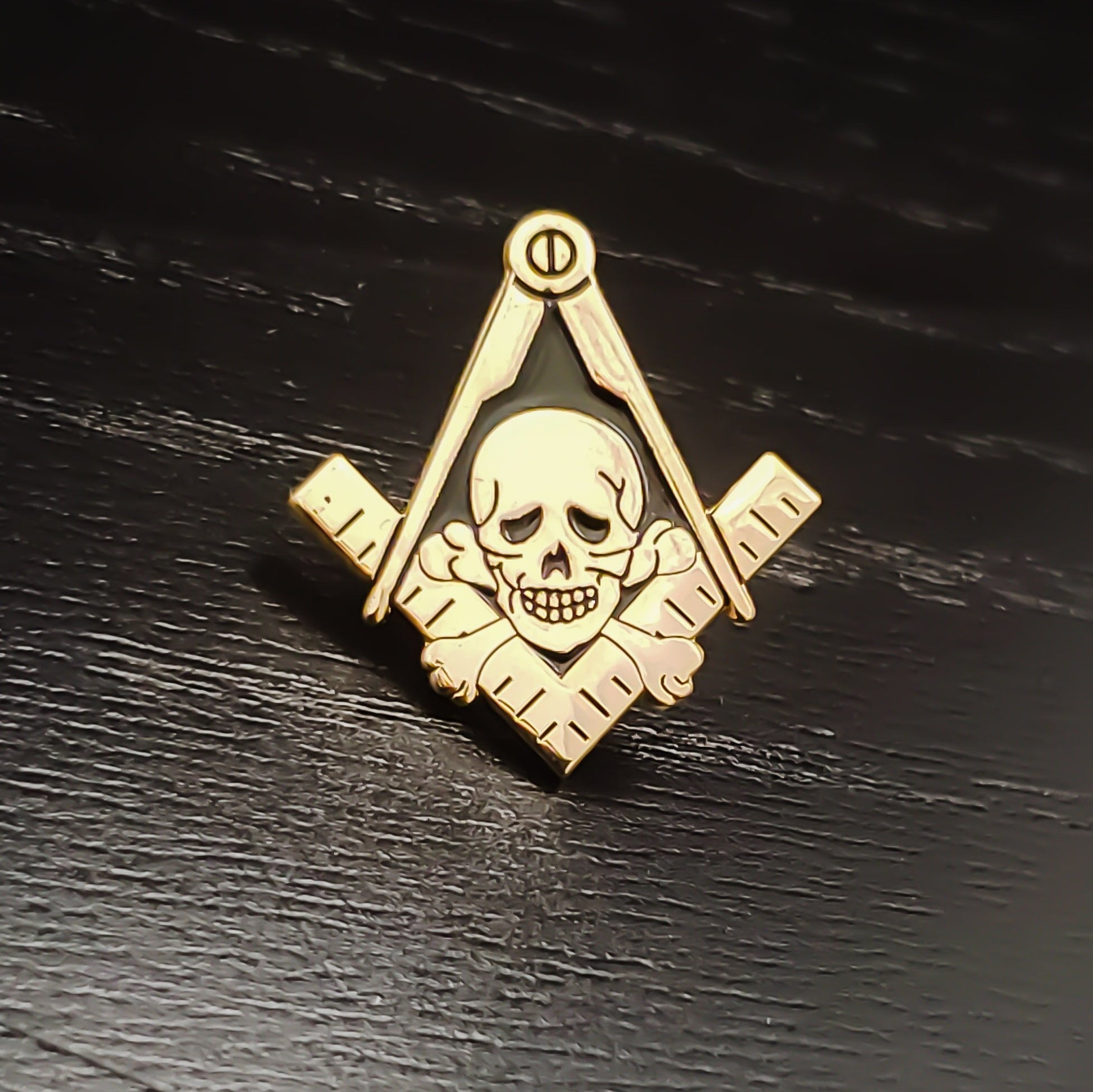 Memento Mori Masonic Skull Lapel Pin Gold/Black Masonic Pin