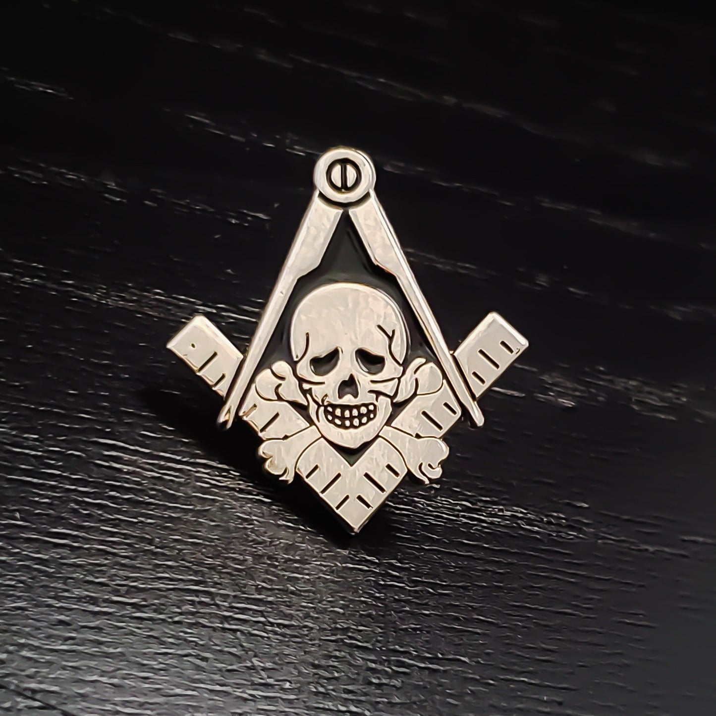 Memento Mori Masonic Skull Lapel Pin Silver/Black Masonic Pin